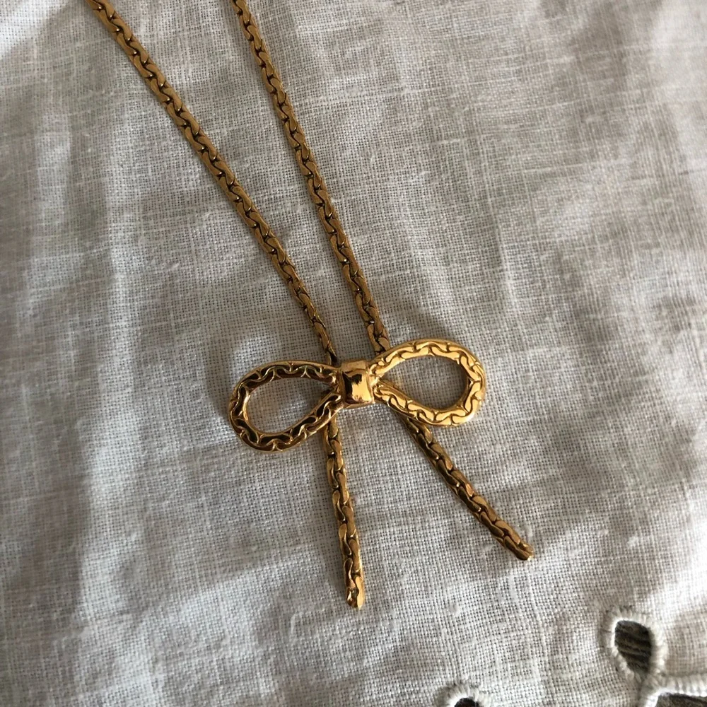 Vtg 70s Avon Gold Bow Necklace - Picture 10 of 10